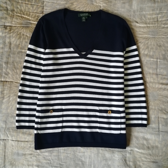 NWOT Lauren Ralph Lauren V-neck blouse, size L - Picture 7 of 11